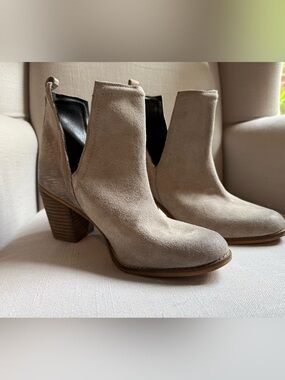 Women's Ash Gray Suede Ankle Booties - Chic Neutral Heel Boots Sz 9.5